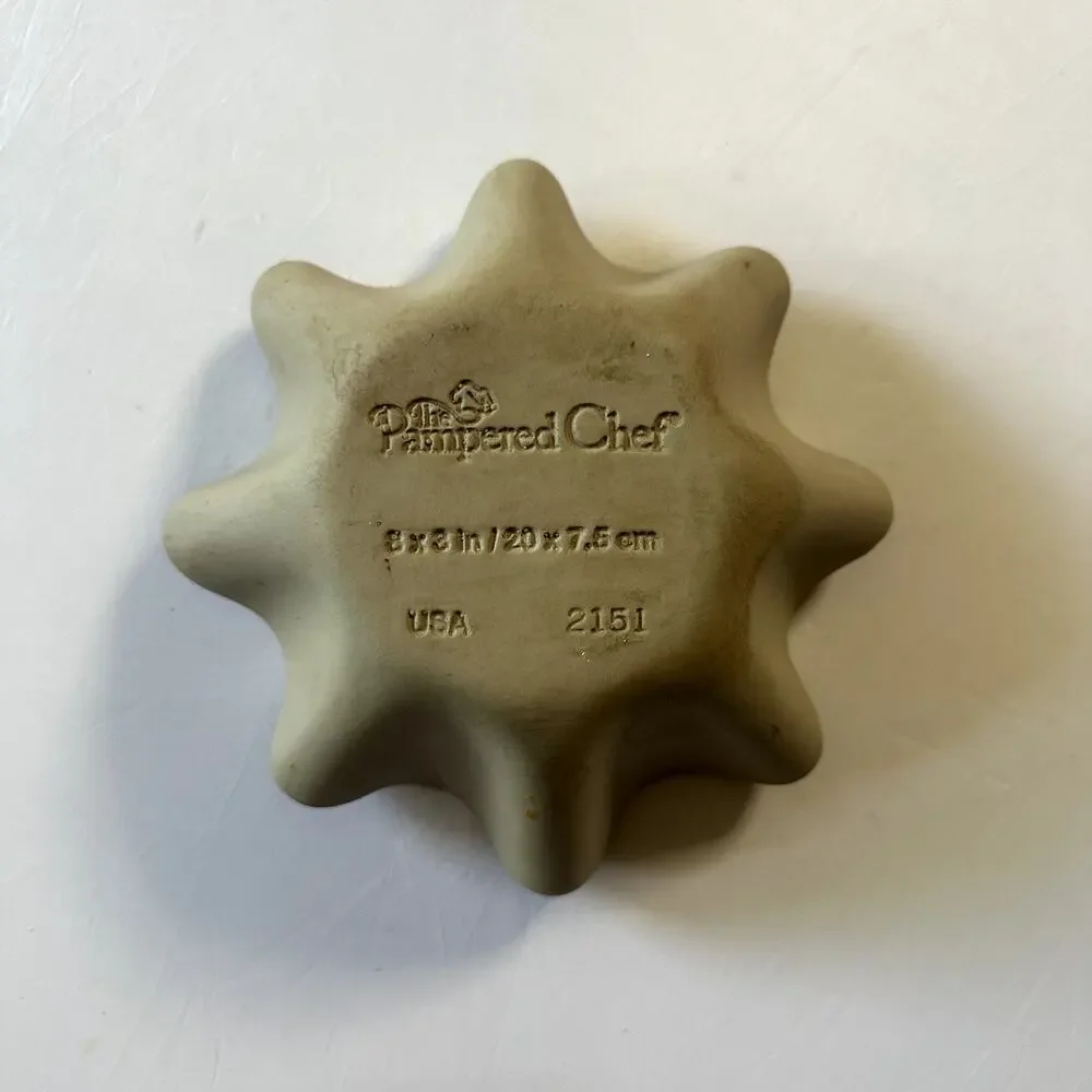 The Pampered Chef Tortilla Shell Taco Salad Stoneware Baker